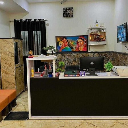 Hotel O K R Resdiancy Near Botanic Garden Of Indian Republic Ноида Екстериор снимка