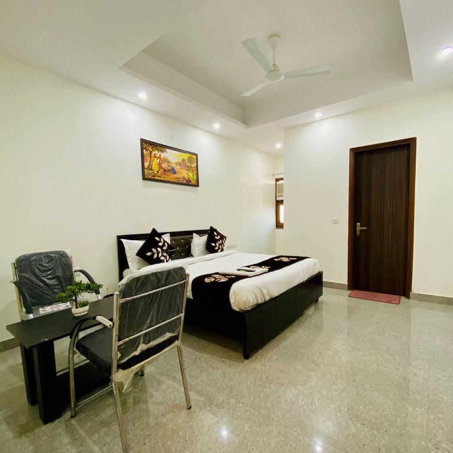 Hotel O K R Resdiancy Near Botanic Garden Of Indian Republic Ноида Екстериор снимка