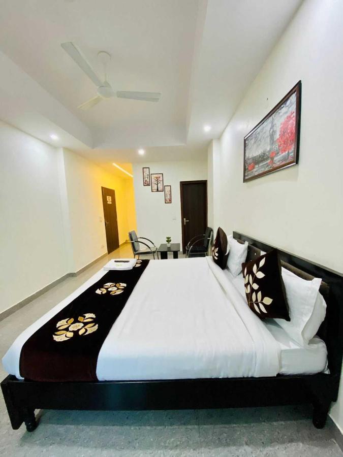 Hotel O K R Resdiancy Near Botanic Garden Of Indian Republic Ноида Екстериор снимка