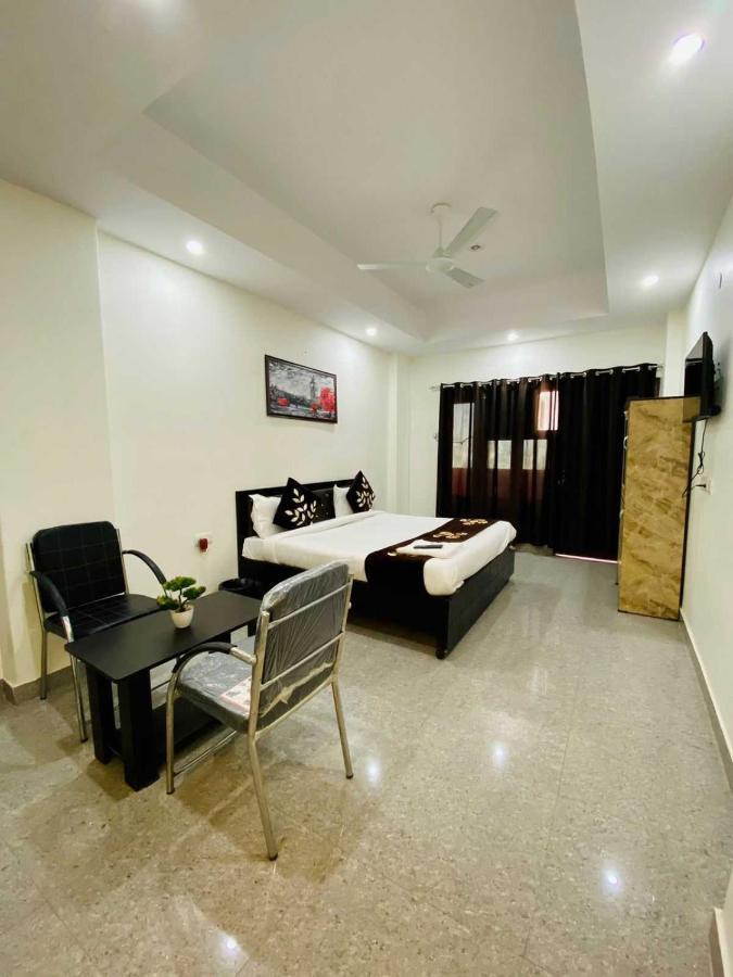 Hotel O K R Resdiancy Near Botanic Garden Of Indian Republic Ноида Екстериор снимка