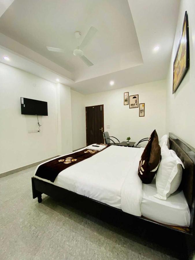 Hotel O K R Resdiancy Near Botanic Garden Of Indian Republic Ноида Екстериор снимка