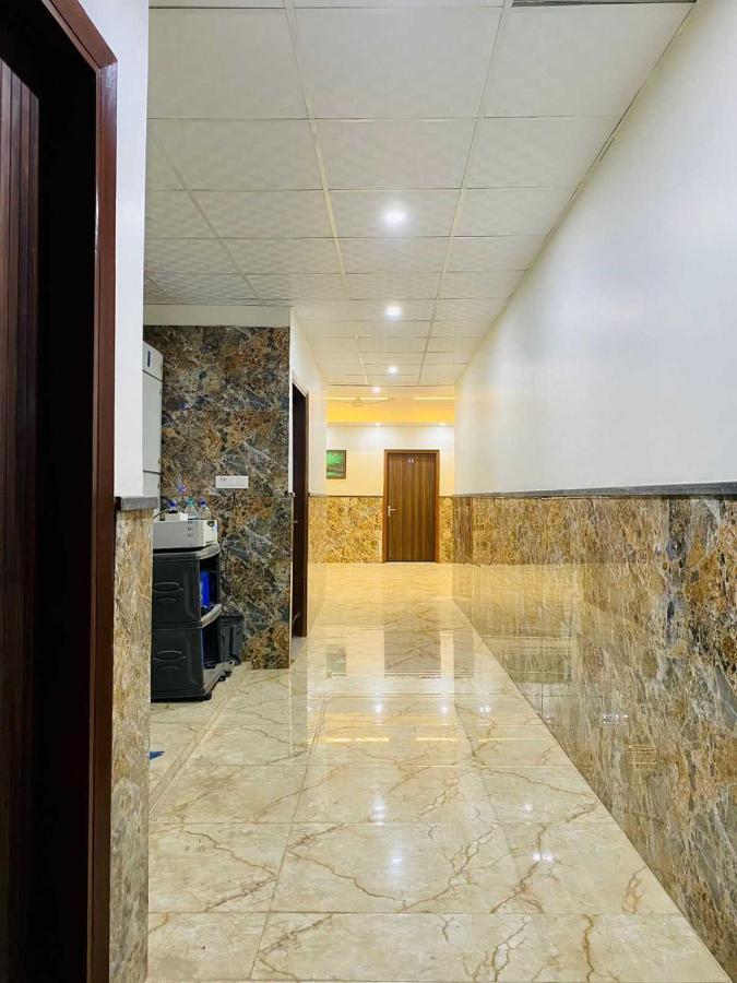 Hotel O K R Resdiancy Near Botanic Garden Of Indian Republic Ноида Екстериор снимка