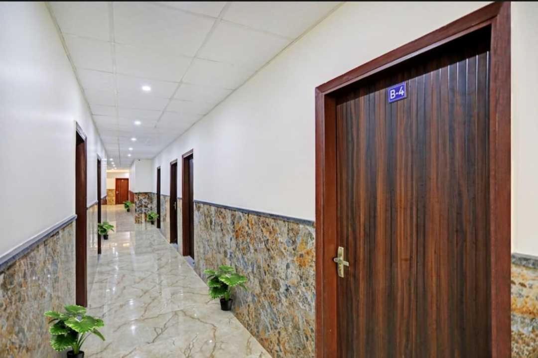 Hotel O K R Resdiancy Near Botanic Garden Of Indian Republic Ноида Екстериор снимка