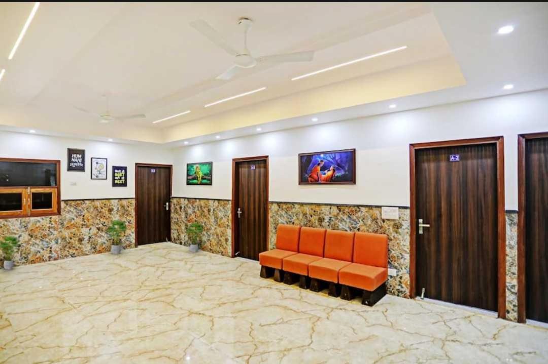 Hotel O K R Resdiancy Near Botanic Garden Of Indian Republic Ноида Екстериор снимка