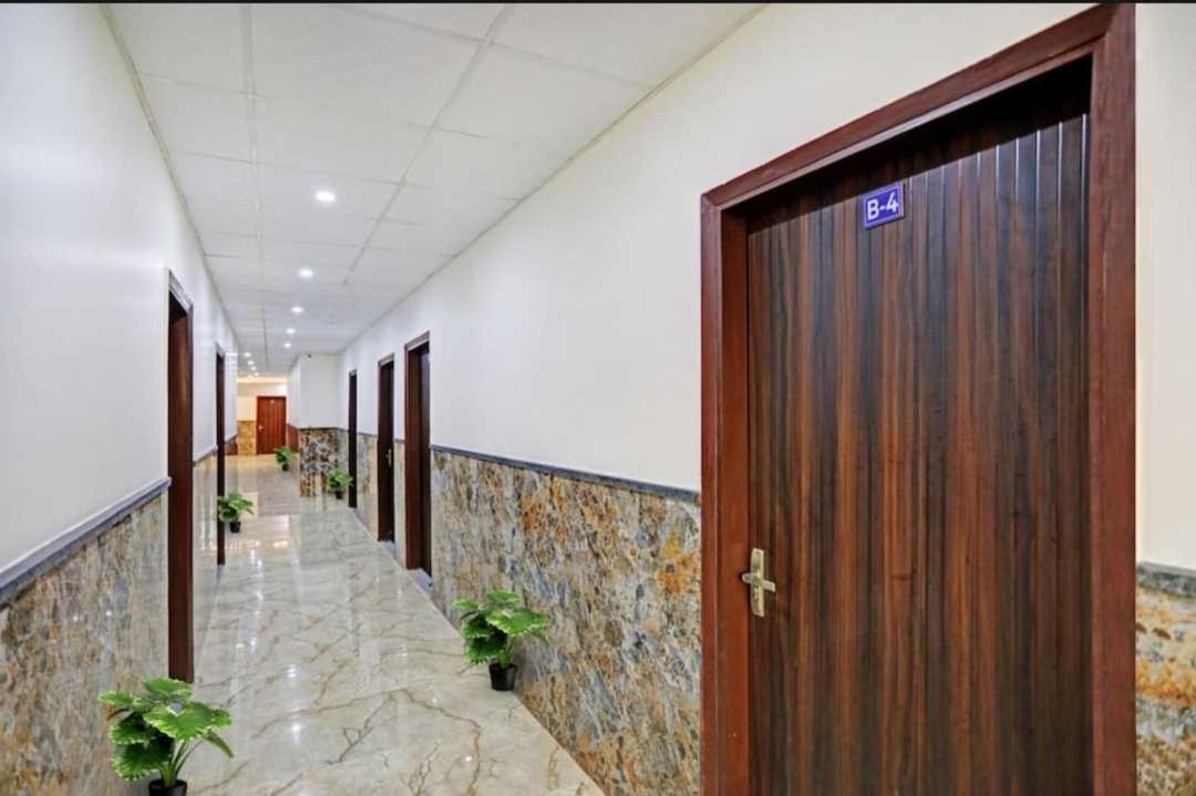 Hotel O K R Resdiancy Near Botanic Garden Of Indian Republic Ноида Екстериор снимка